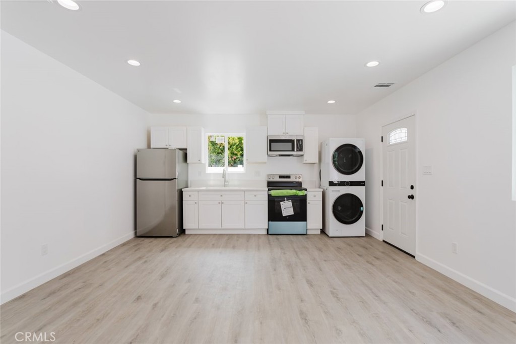 18310 Gresham Street Property Photo 7