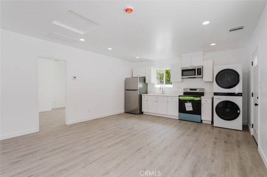 18310 Gresham Street Property Photo 8