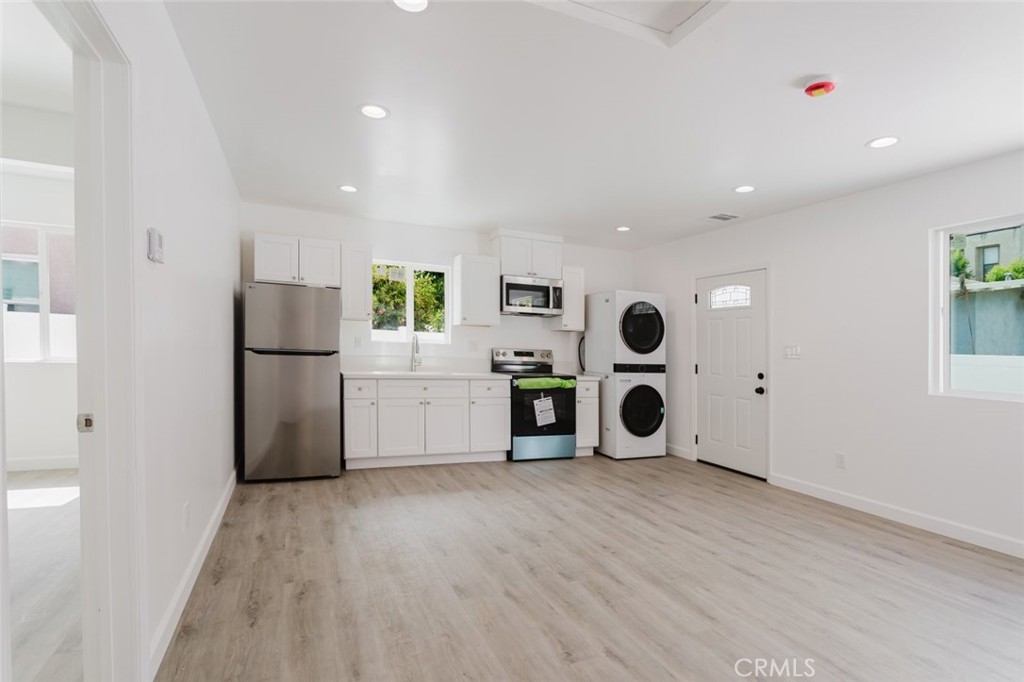 18310 Gresham Street Property Photo 9