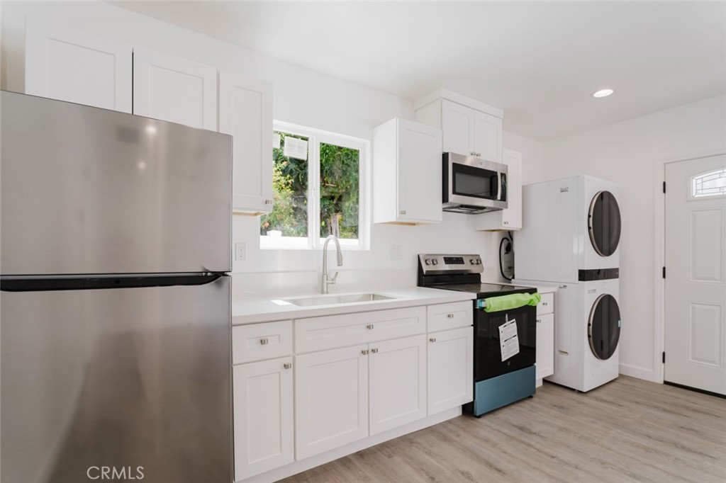 18310 Gresham Street Property Photo 10