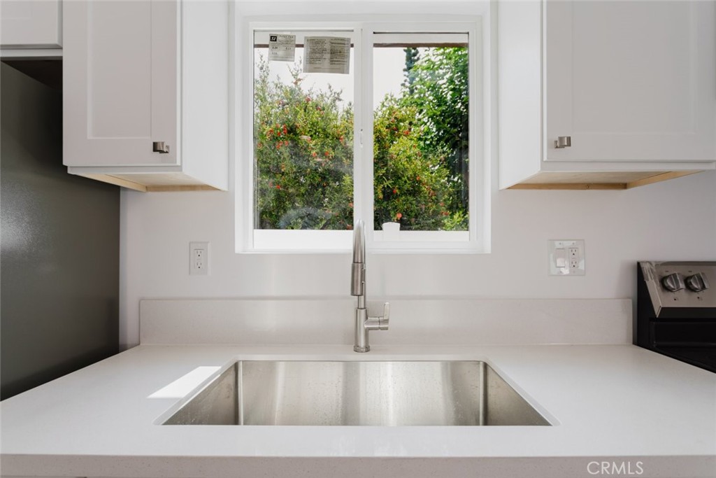 18310 Gresham Street Property Photo 11