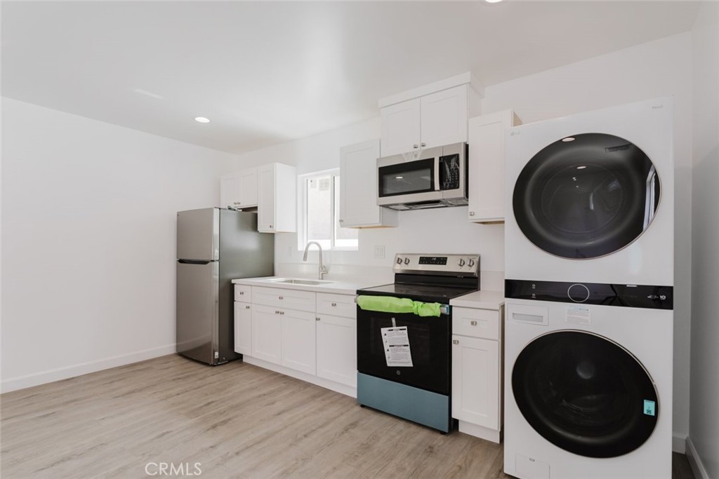 18310 Gresham Street Property Photo 12