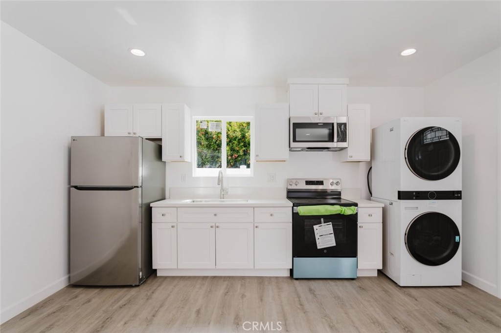 18310 Gresham Street Property Photo 13