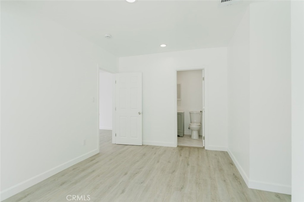 18310 Gresham Street Property Photo 17