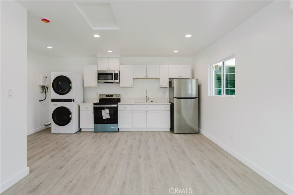 18306 Gresham Street Property Photo 5