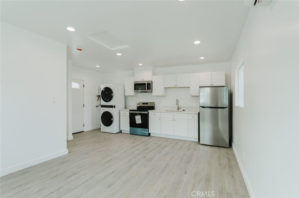 18306 Gresham Street Property Photo 6