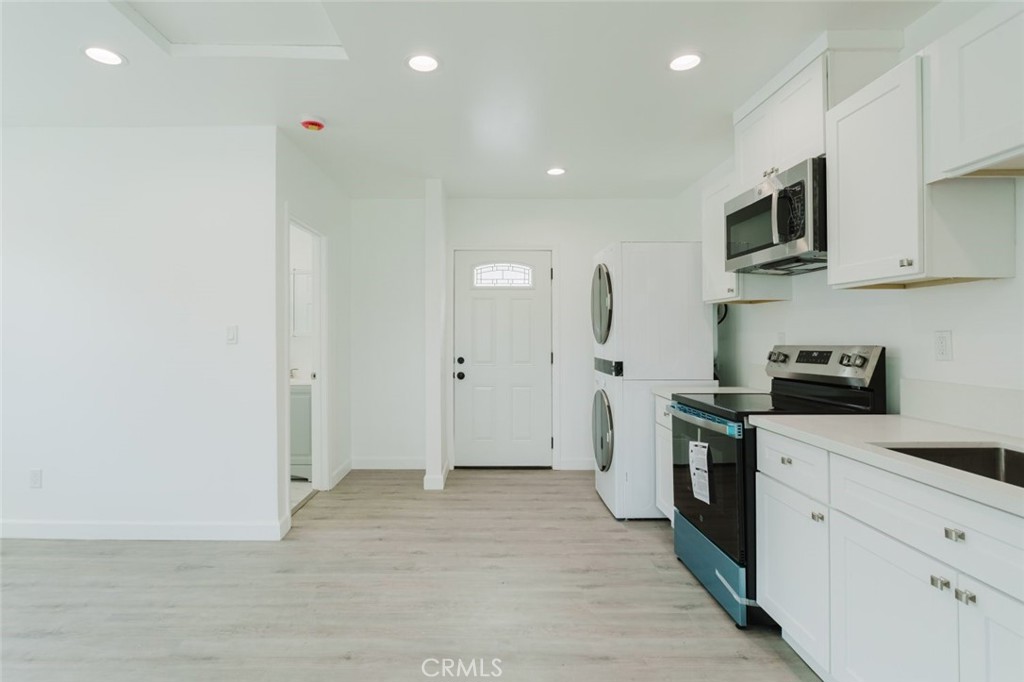 18306 Gresham Street Property Photo 7