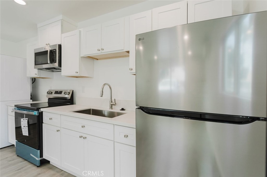 18306 Gresham Street Property Photo 8