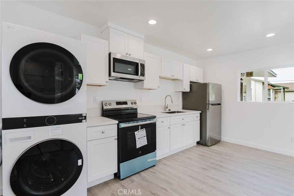 18306 Gresham Street Property Photo 9