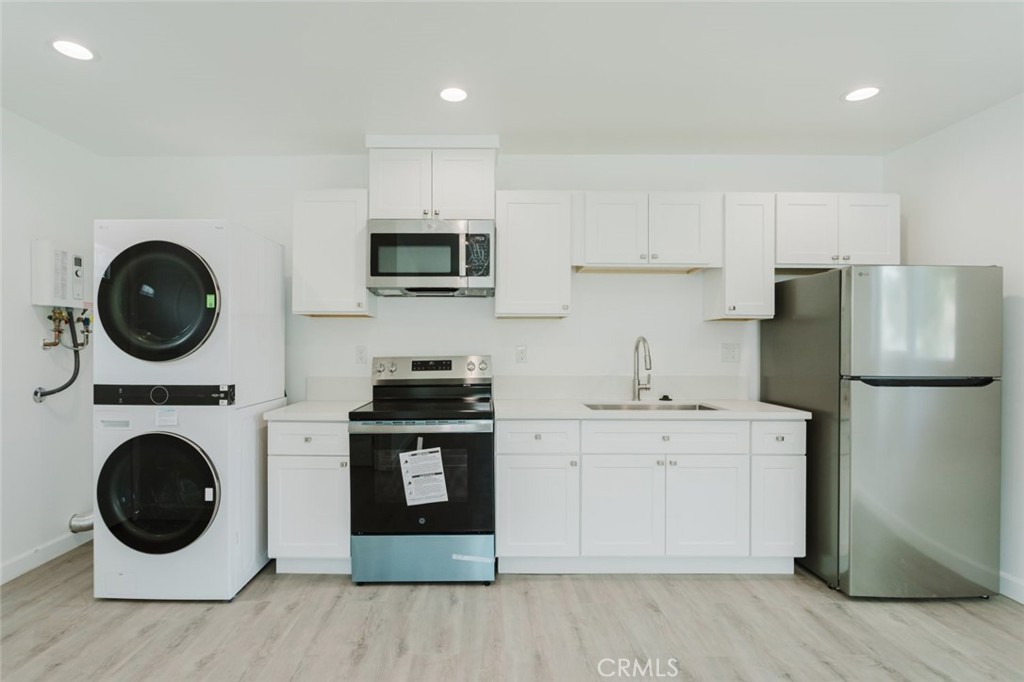 18306 Gresham Street Property Photo 10