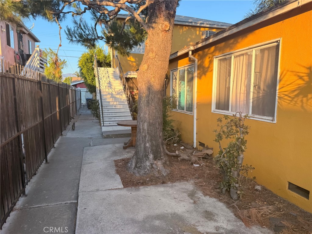7256 Vineland 4 Property Photo 3
