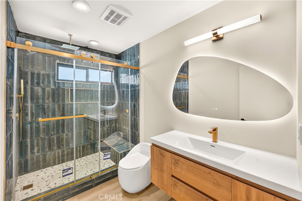 811 N Vendome Street Property Photo 21