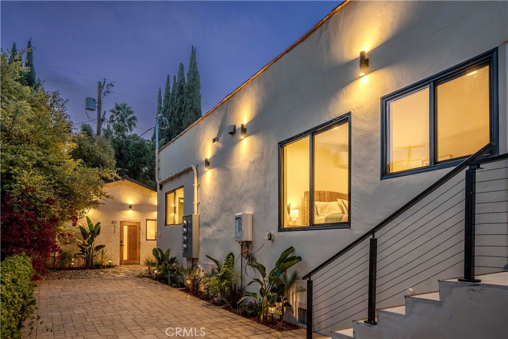 811 N Vendome Street Property Photo 27