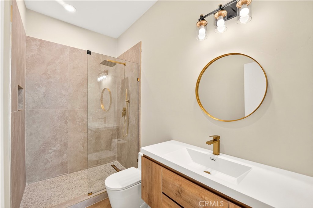 811 N Vendome Street Property Photo 30