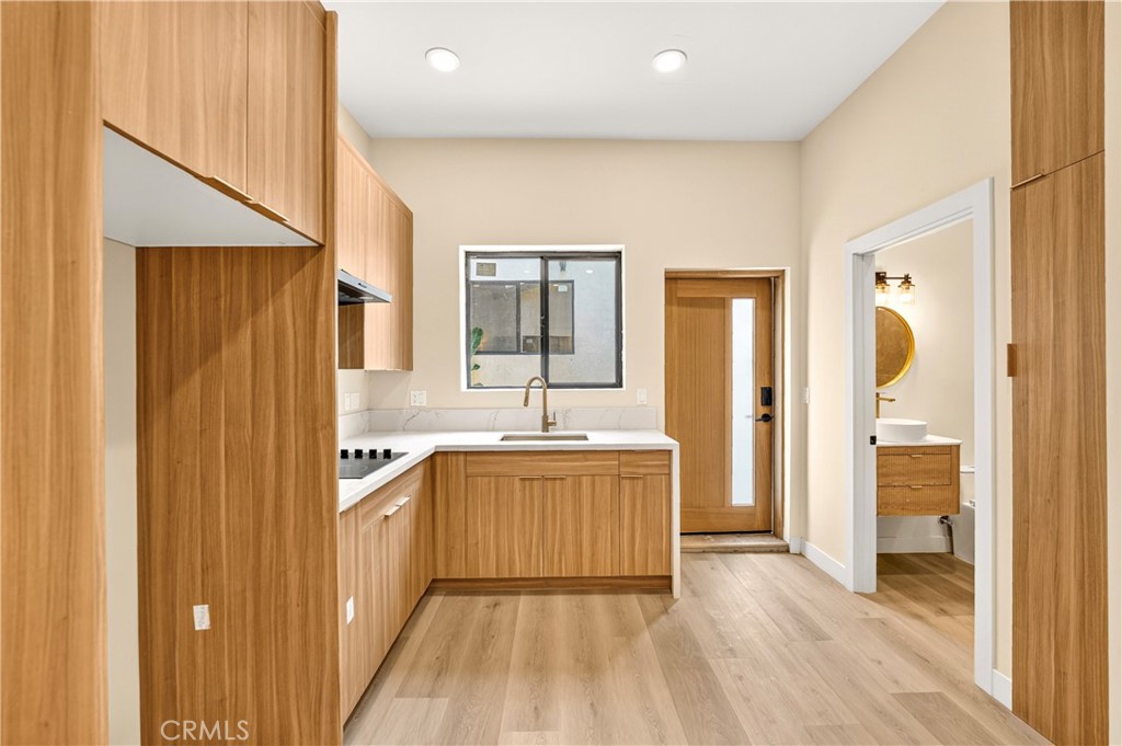 811 N Vendome Street Property Photo 32