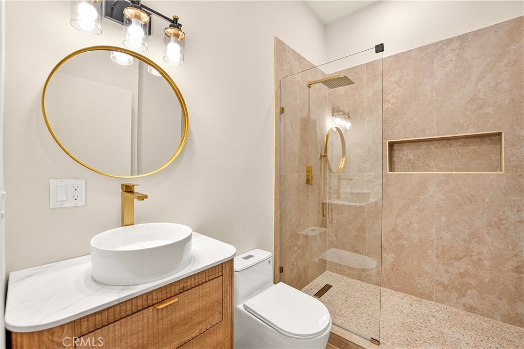 811 N Vendome Street Property Photo 34