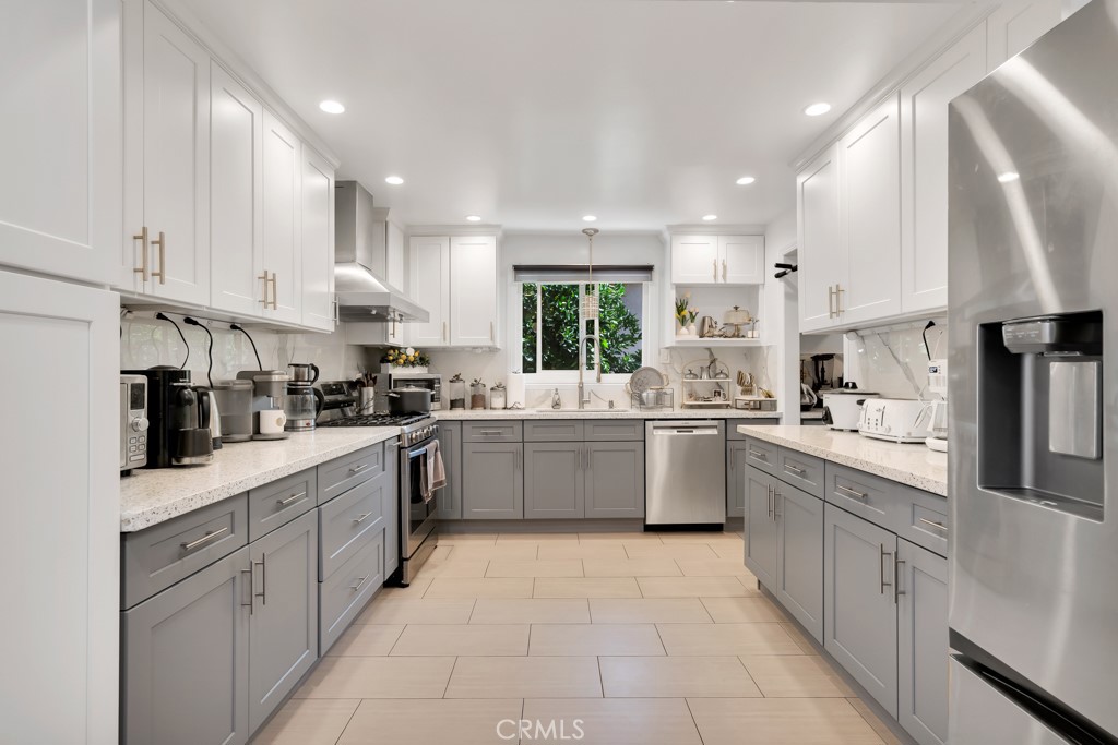 6954 Woodlake Avenue Property Photo 17
