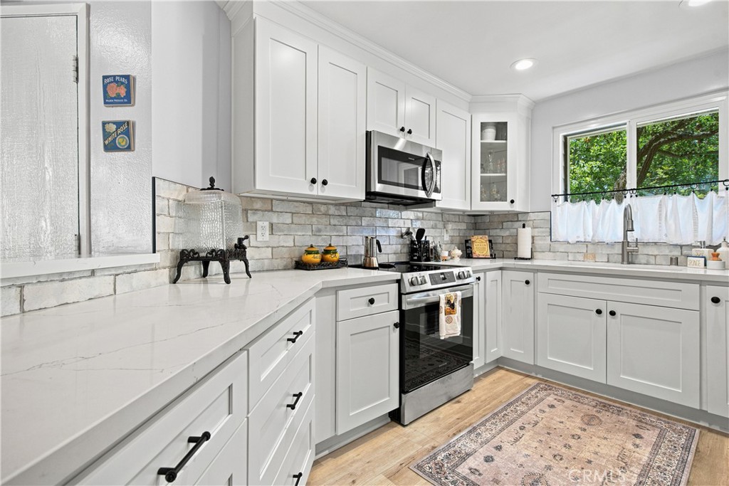 25697 Pine Creek Property Photo 11