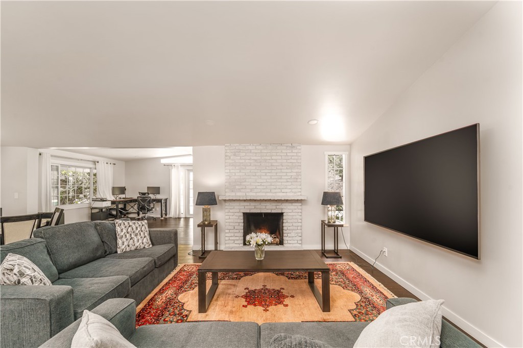 5708 Mcdonie Avenue Property Photo 3