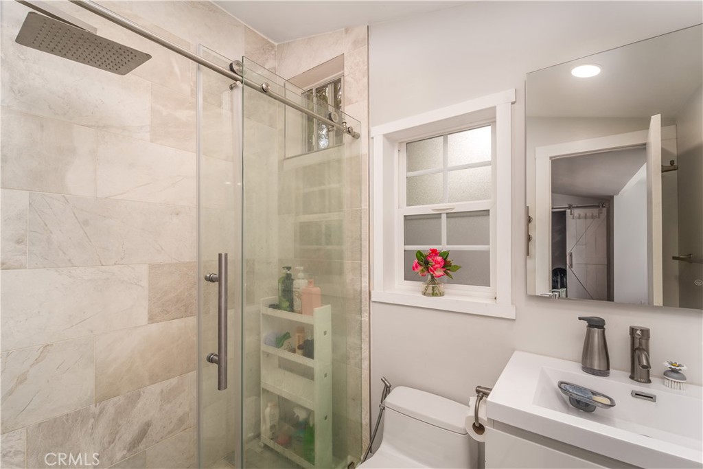 5708 Mcdonie Avenue Property Photo 14