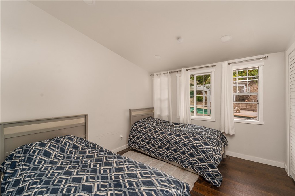 5708 Mcdonie Avenue Property Photo 15