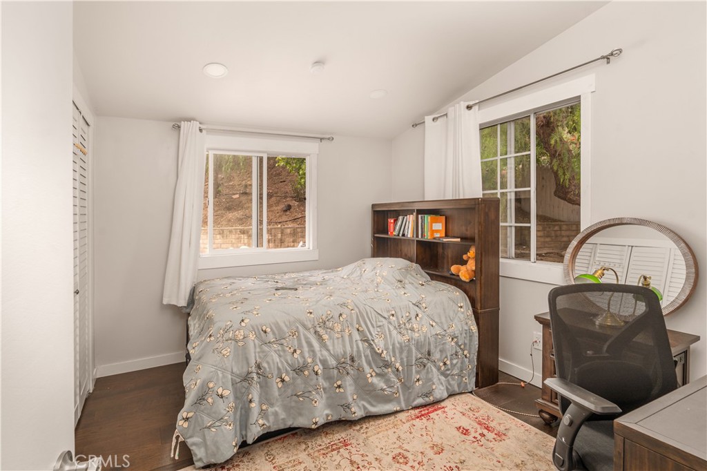 5708 Mcdonie Avenue Property Photo 16