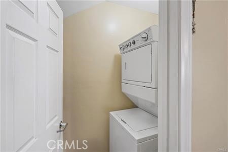 2546 S Bronson Property Photo 16