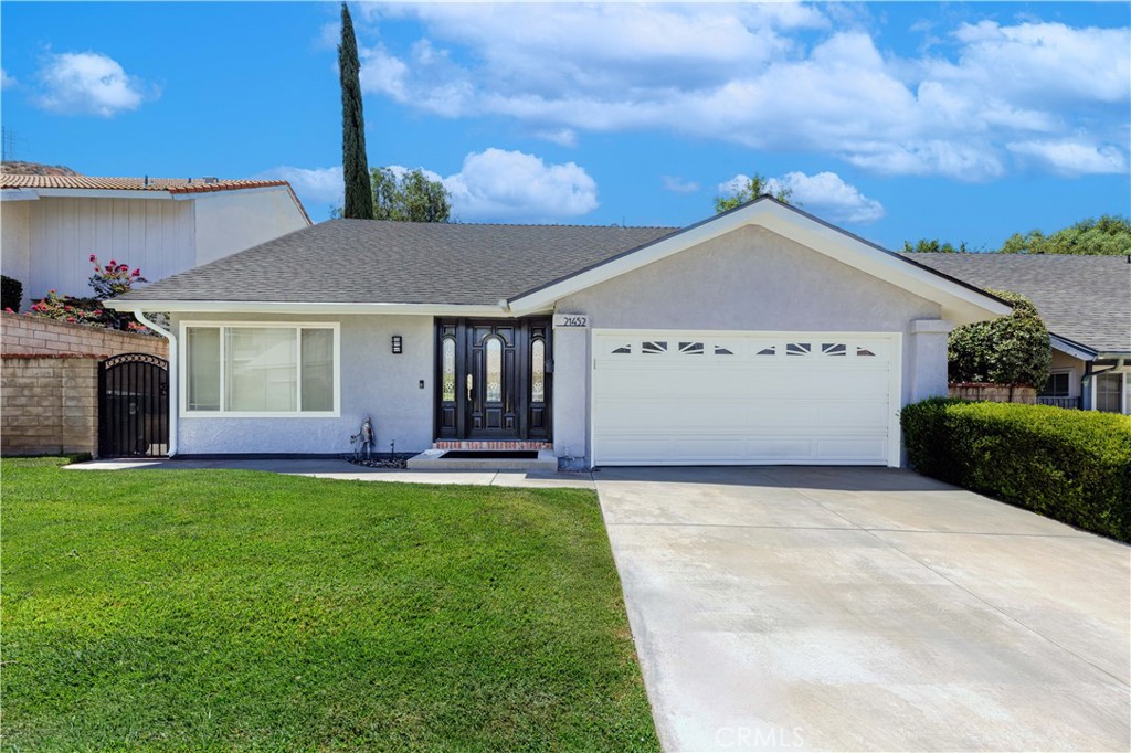 21452 Carol Sue Property Photo 1