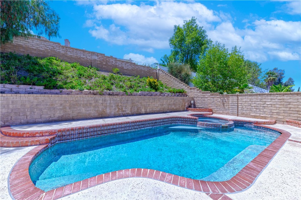 21452 Carol Sue Property Photo 2