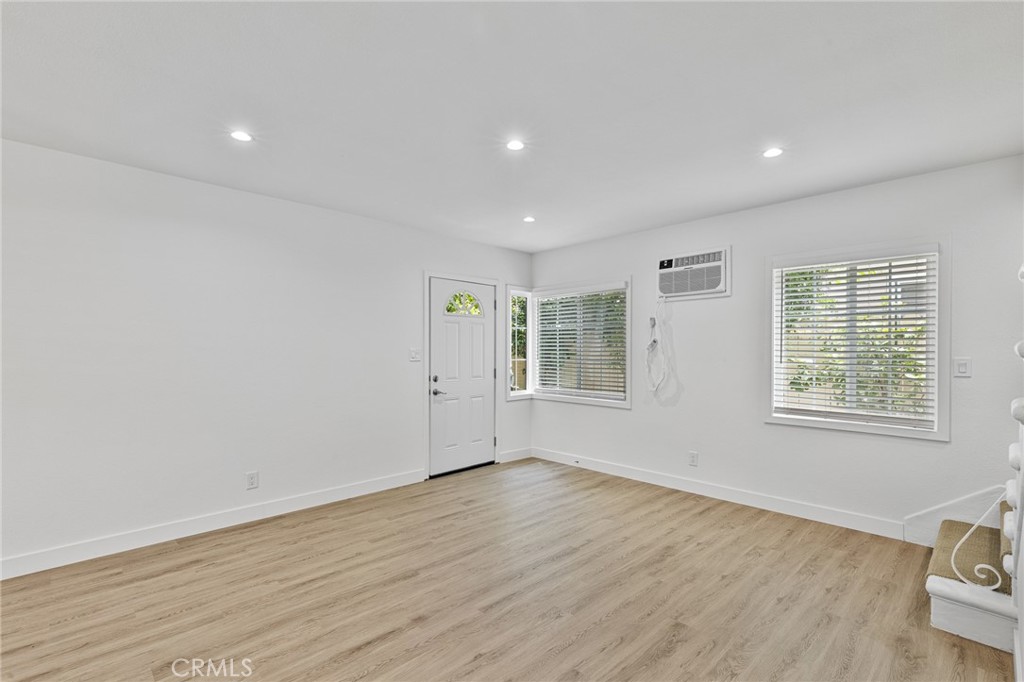 5339 1/2 Bellingham Property Photo 5