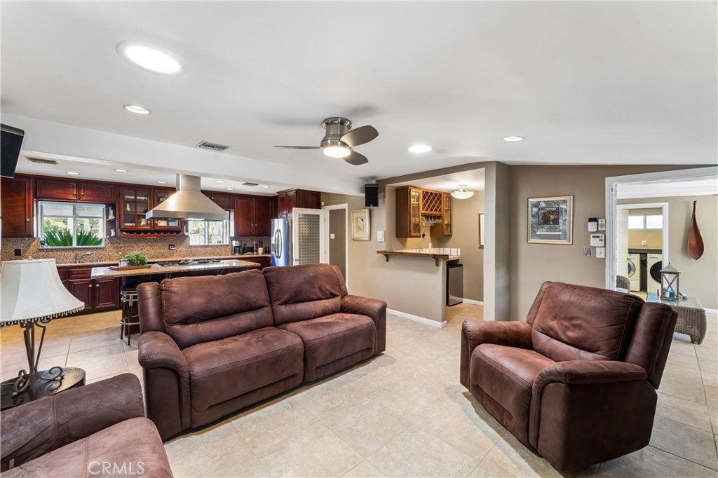 8519 Winnetka Avenue Property Photo 5
