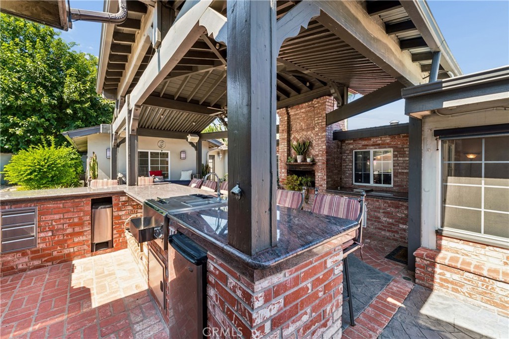 8519 Winnetka Avenue Property Photo 13