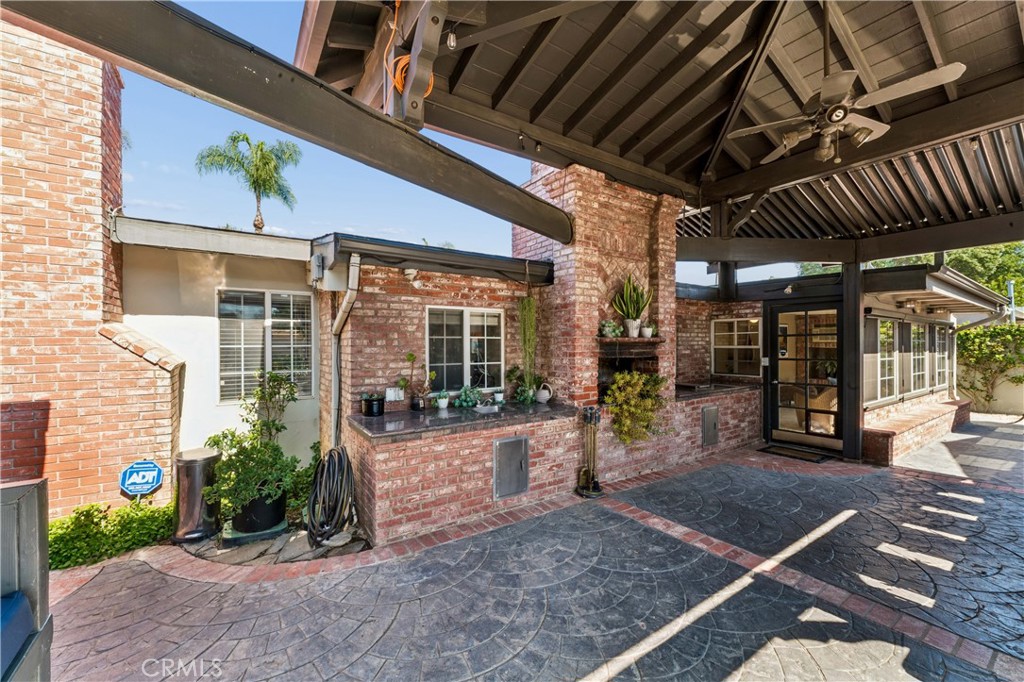 8519 Winnetka Avenue Property Photo 15