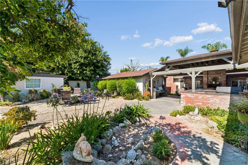8519 Winnetka Avenue Property Photo 16