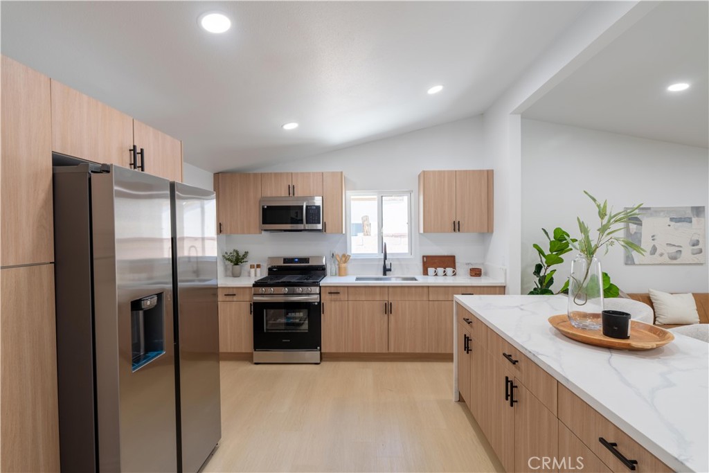 27316 Altamere Avenue Property Photo 6