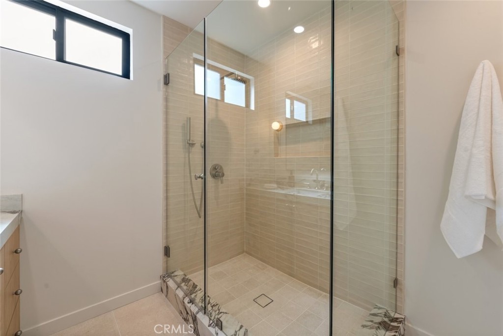 8960 Oak Park Avenue Property Photo 25