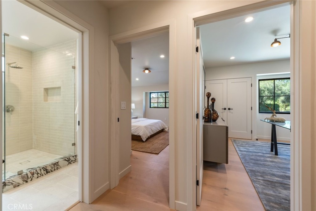 8960 Oak Park Avenue Property Photo 37