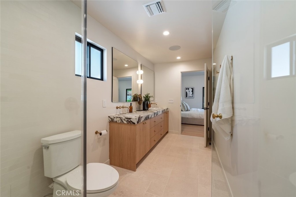 8960 Oak Park Avenue Property Photo 49