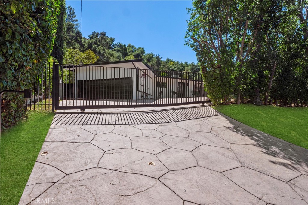 3267 Laurel Canyon Boulevard Property Photo 3