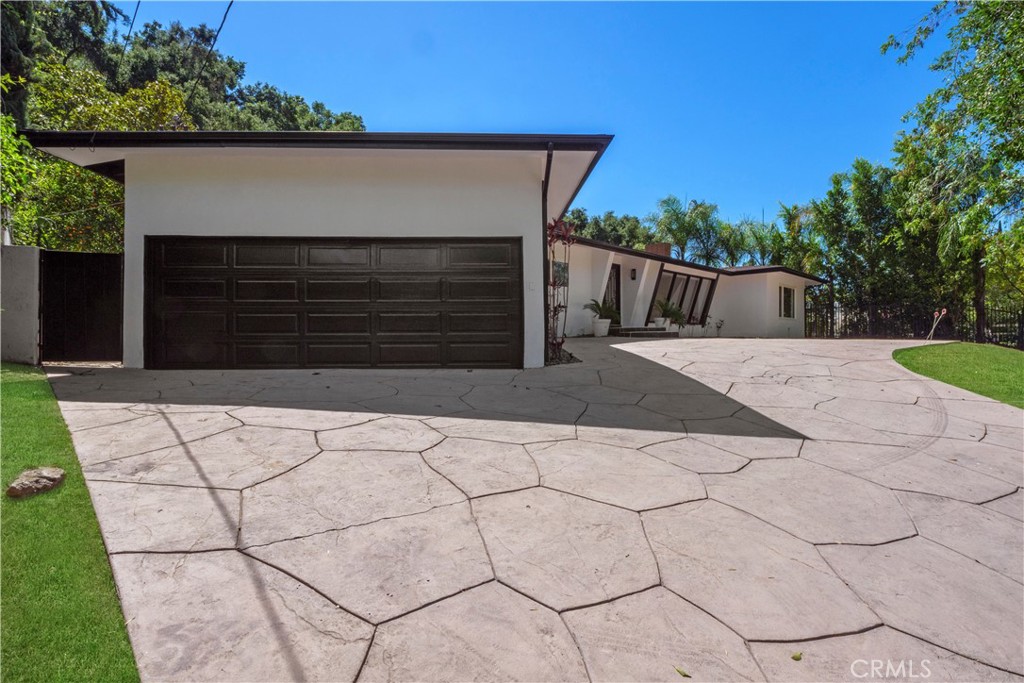 3267 Laurel Canyon Boulevard Property Photo 9