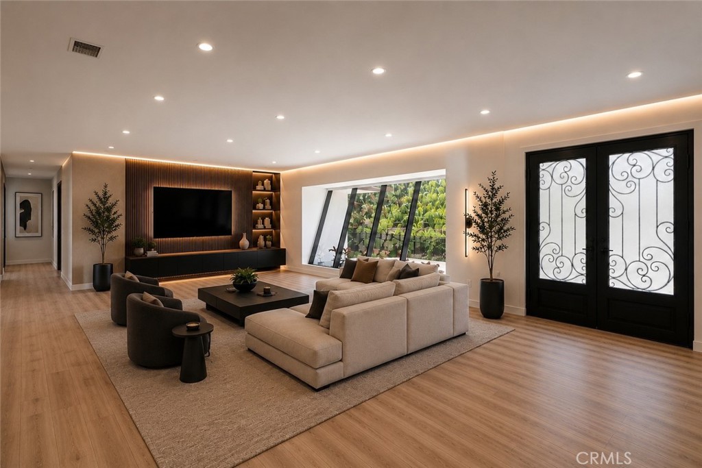 3267 Laurel Canyon Boulevard Property Photo 10