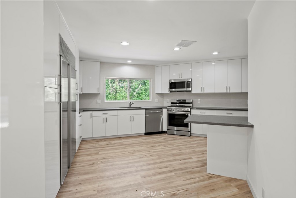 3267 Laurel Canyon Boulevard Property Photo 28
