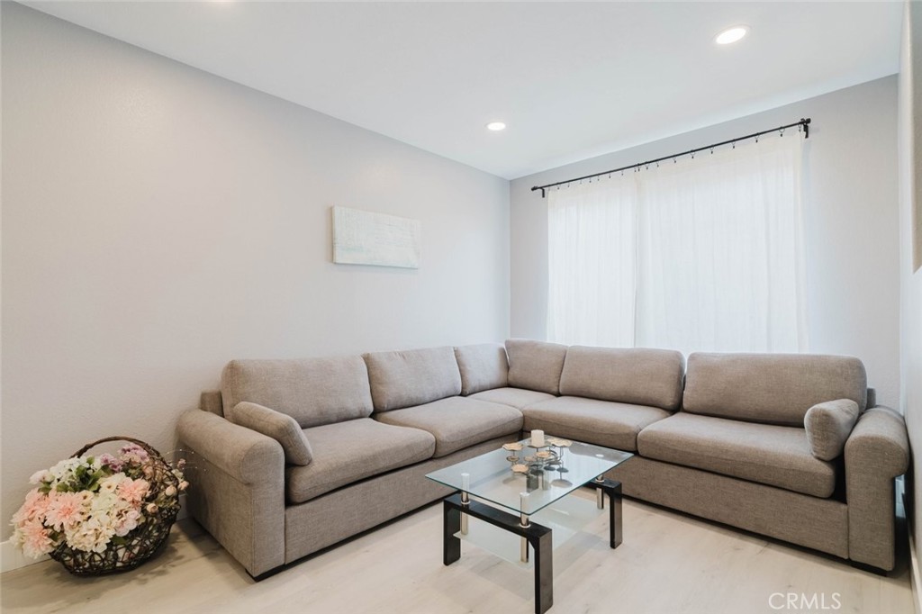 27631 Iris Place Property Photo 5