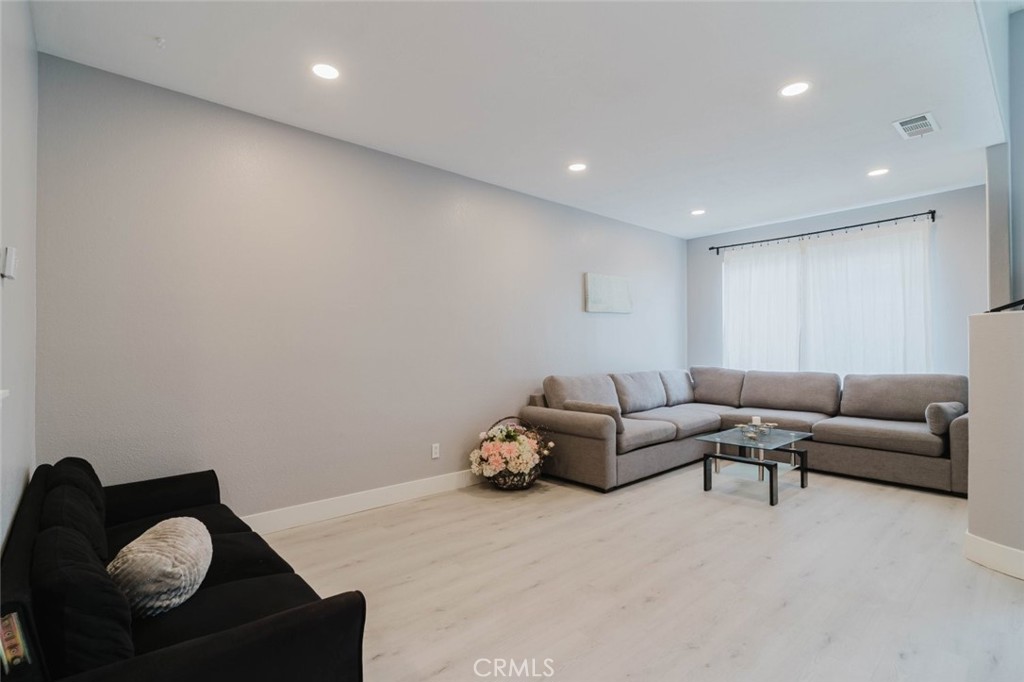 27631 Iris Place Property Photo 7