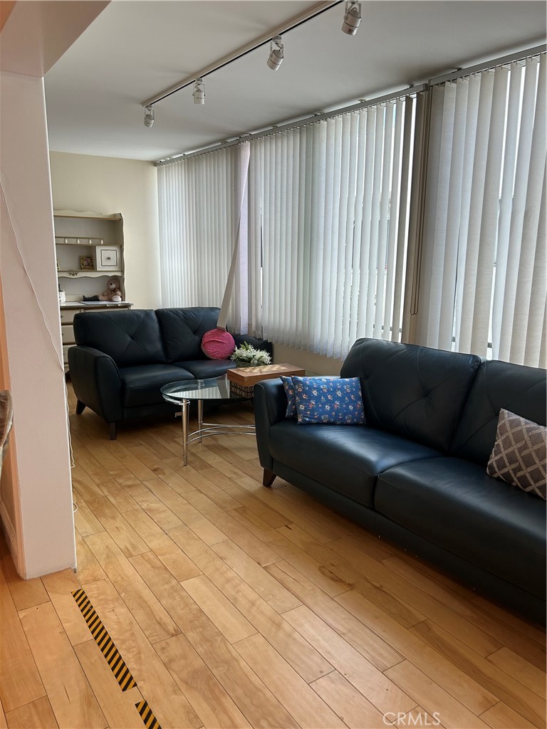 5315 Yarmouth Property Photo 8
