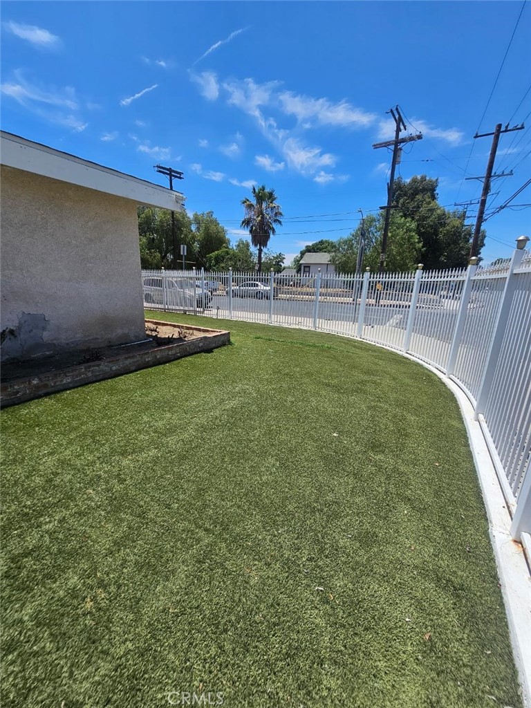 13084 Vaughn Property Photo 6