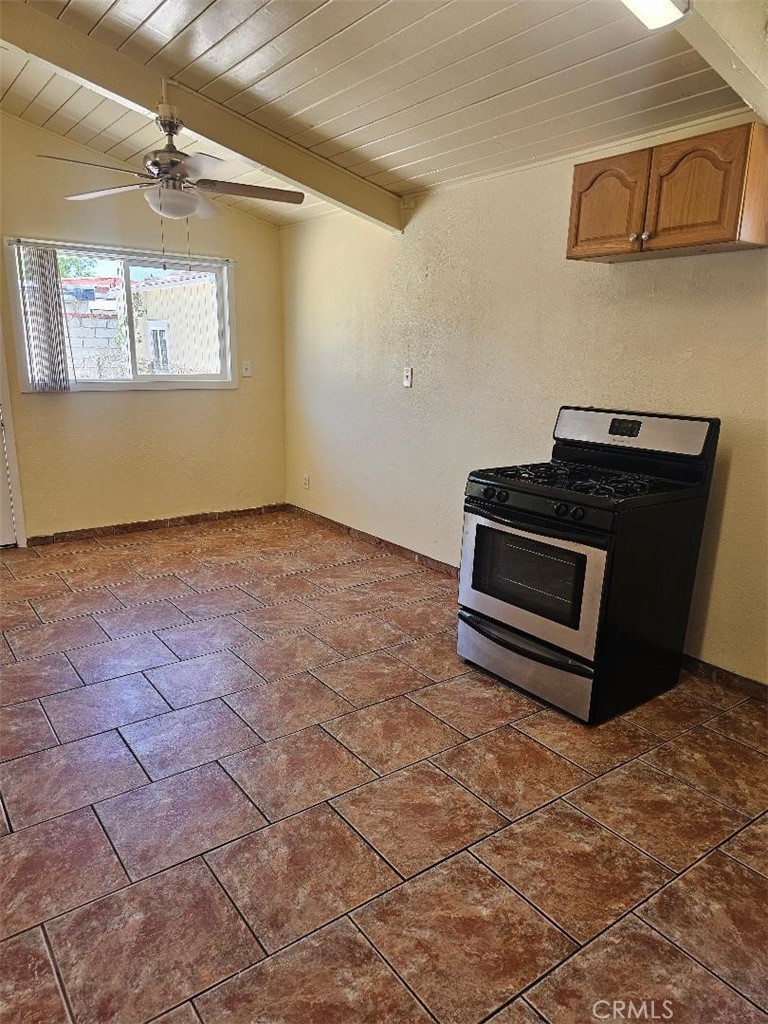 13084 Vaughn Property Photo 16