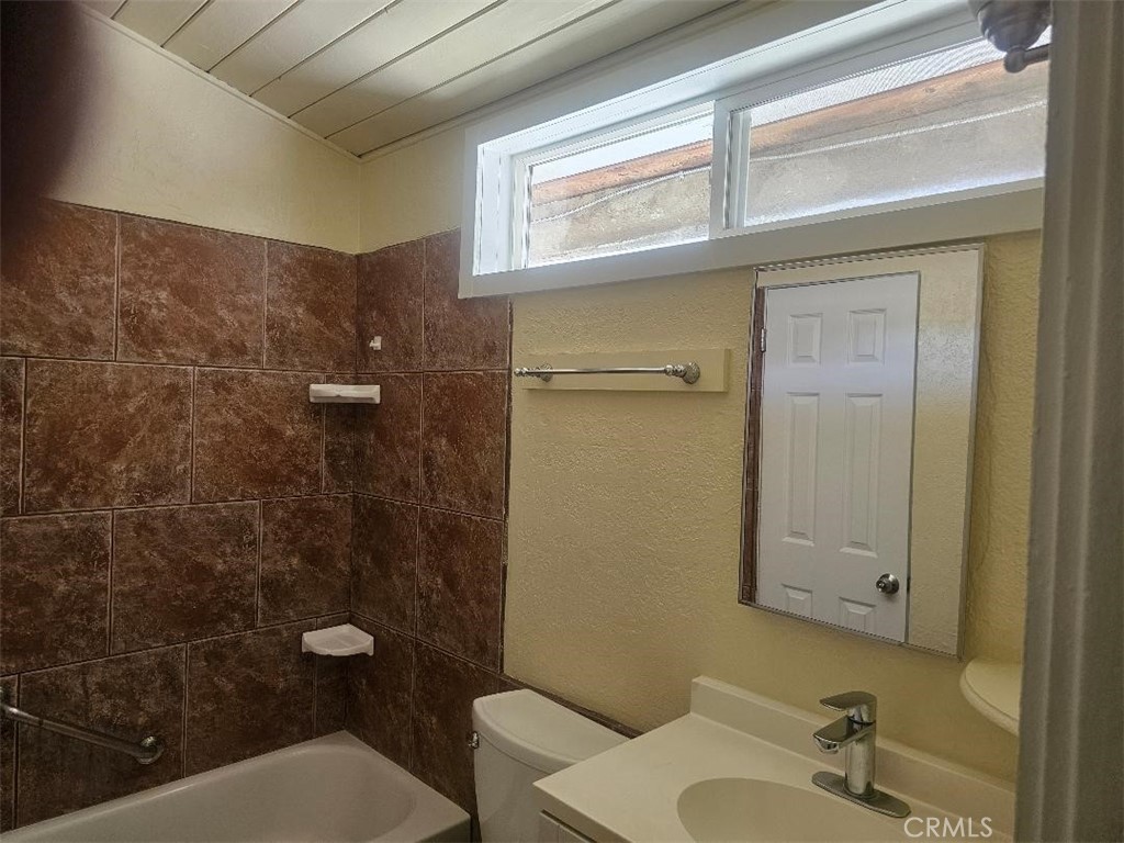 13084 Vaughn Property Photo 25