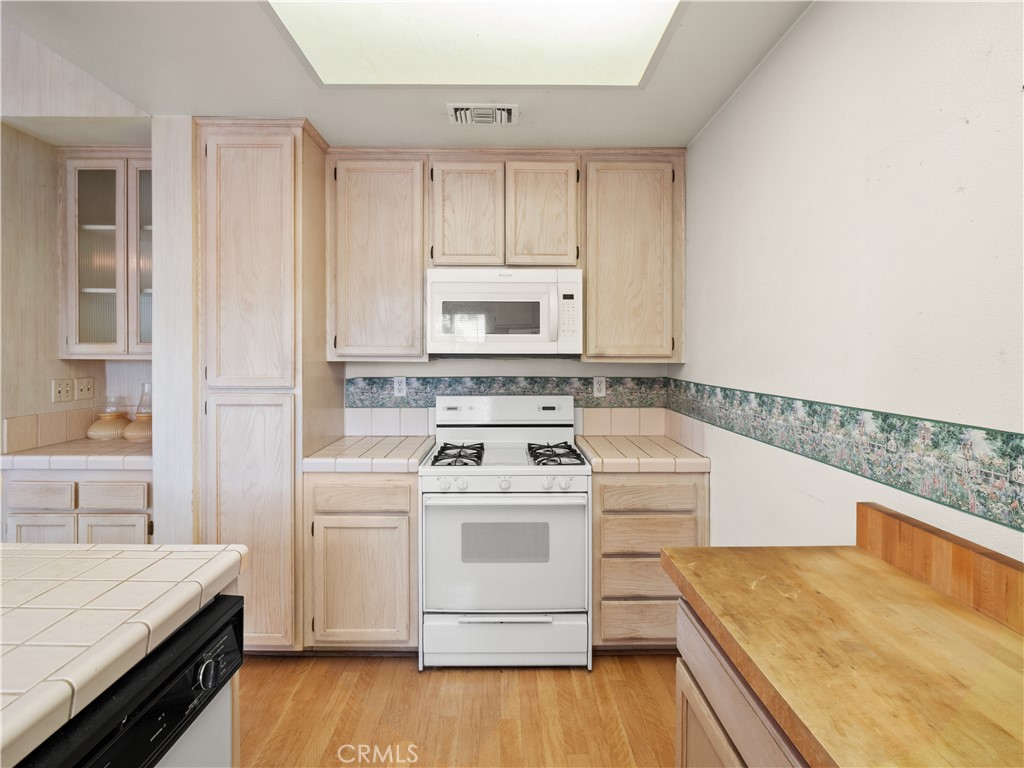 24528 Mcbean Parkway 30 Property Photo 12
