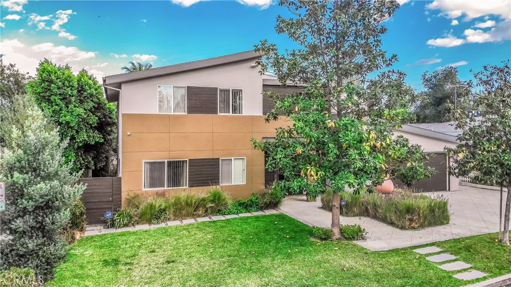 5512 Leghorn Property Photo 1